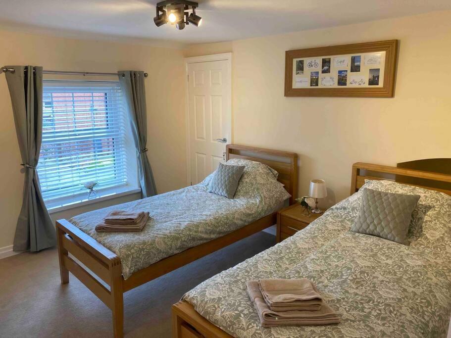 43 Heol Maelor- A Homely In Wrexham, North Wales * Coedpoeth