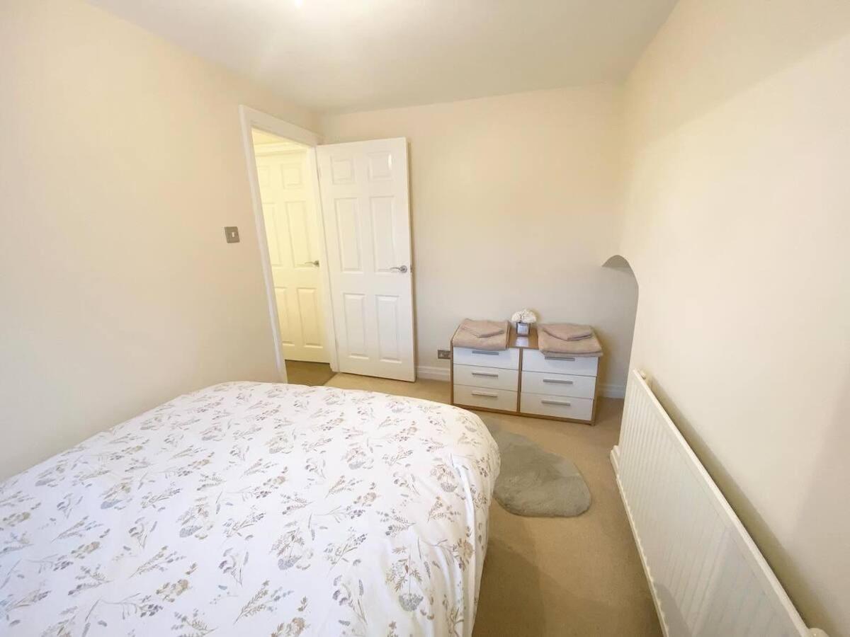 43 Heol Maelor- A Homely In Wrexham, North Wales *